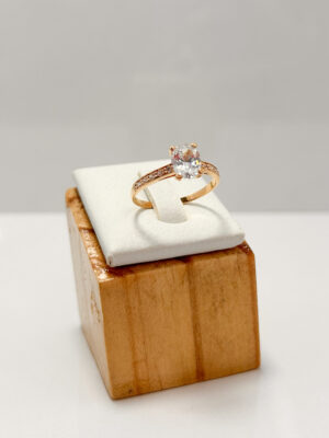 Anillo Princesa <br> 9.900 Anillo Princesa Ovalado Circón Oro 18k