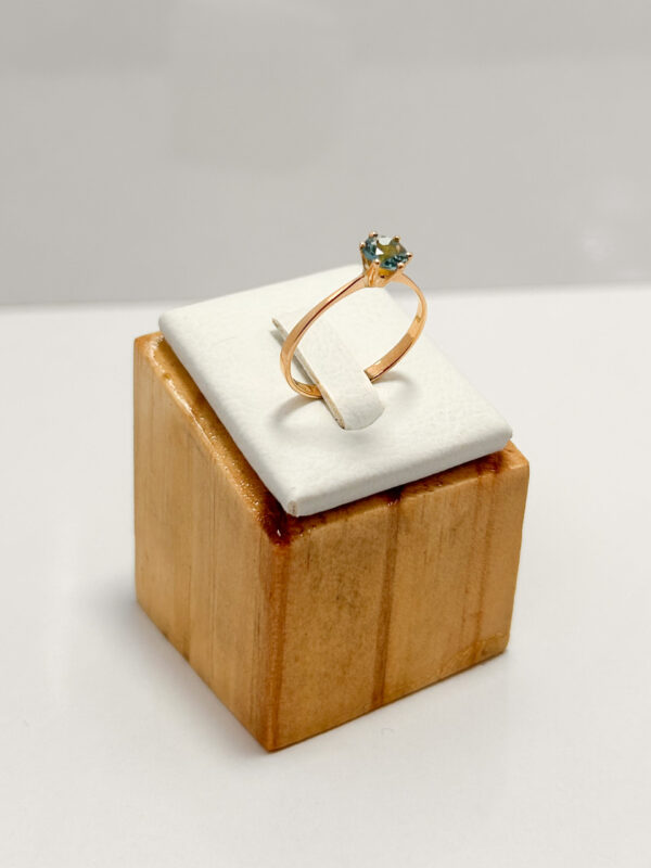 Anillo Solitario Agua Marina 6 grifas Oro 18k
